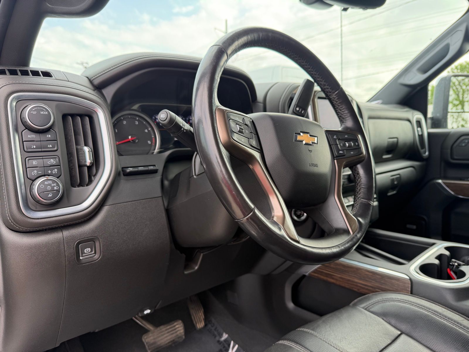 2022 Chevrolet Silverado 3500 HD thumbnail 17