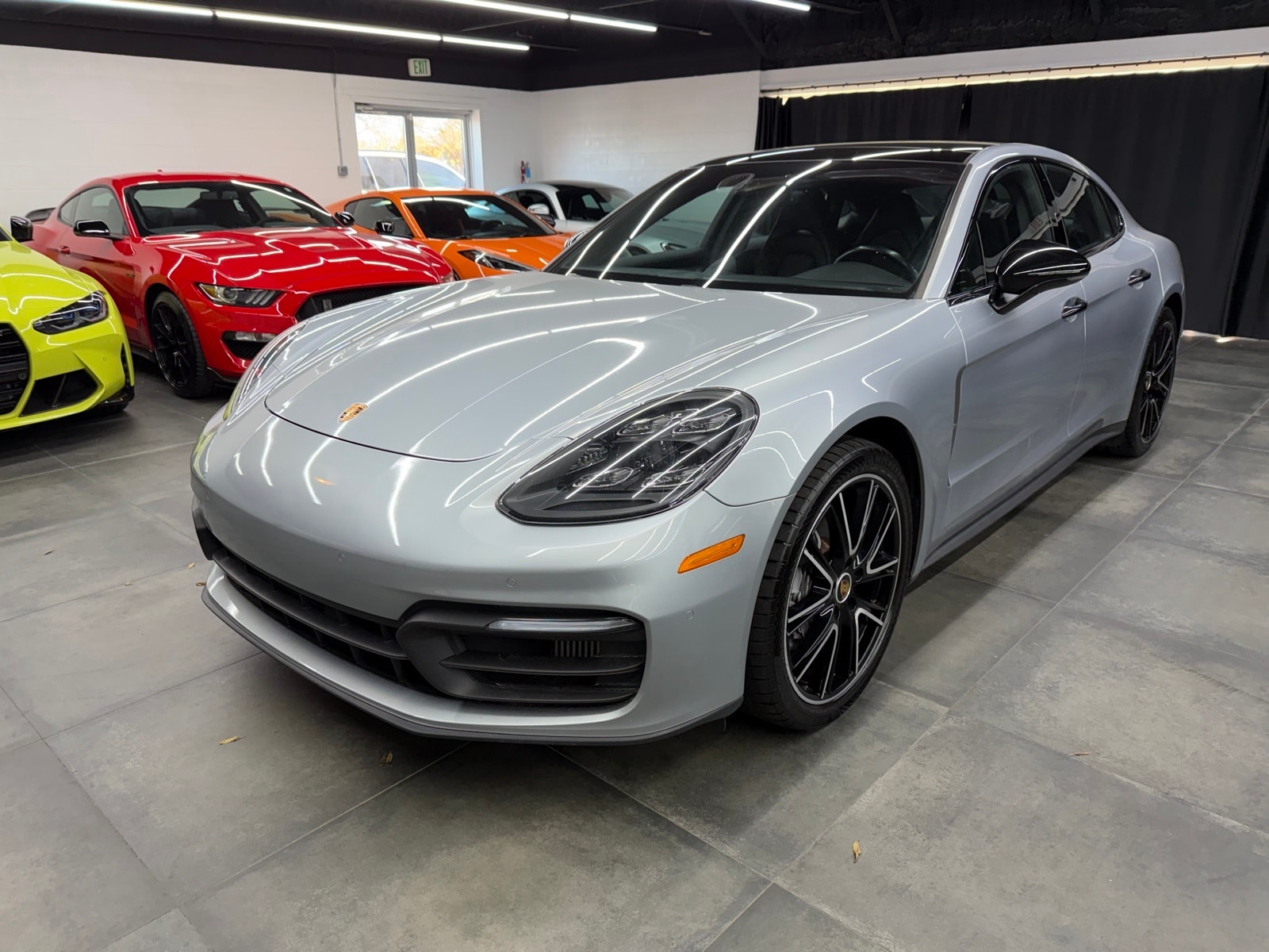 2022 Porsche Panamera Base's photo