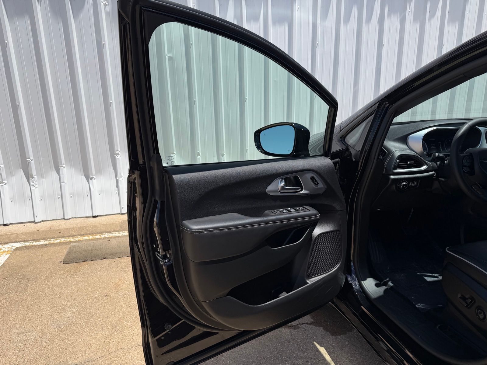 2025 Chrysler Pacifica Limited - Photo 21