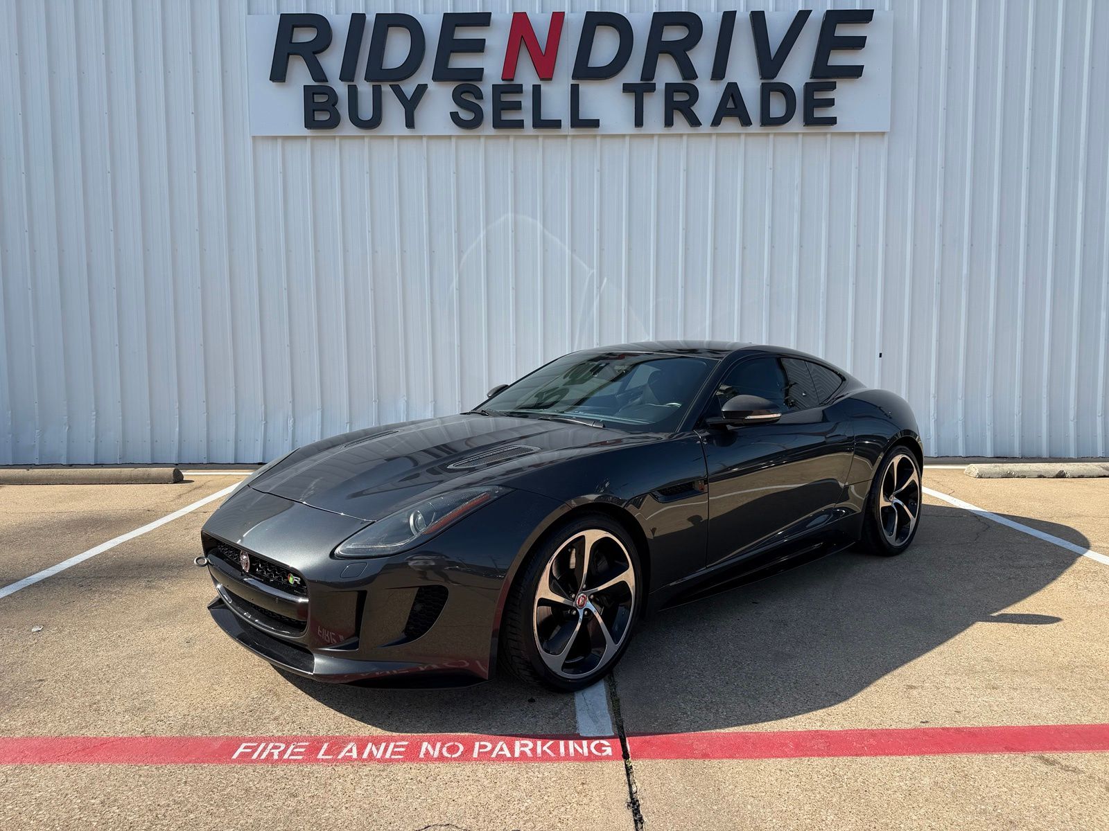 2016 Jaguar F-TYPE R Coupe's photo