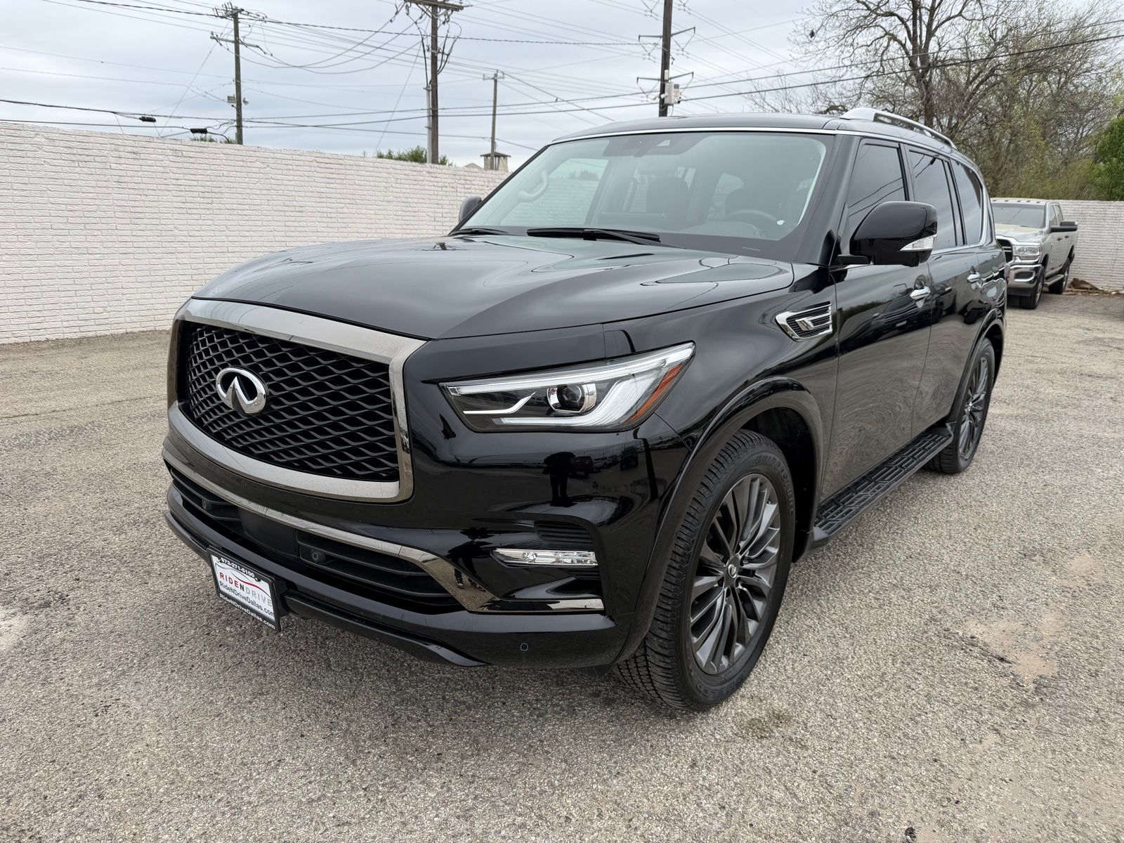 2023 INFINITI QX80