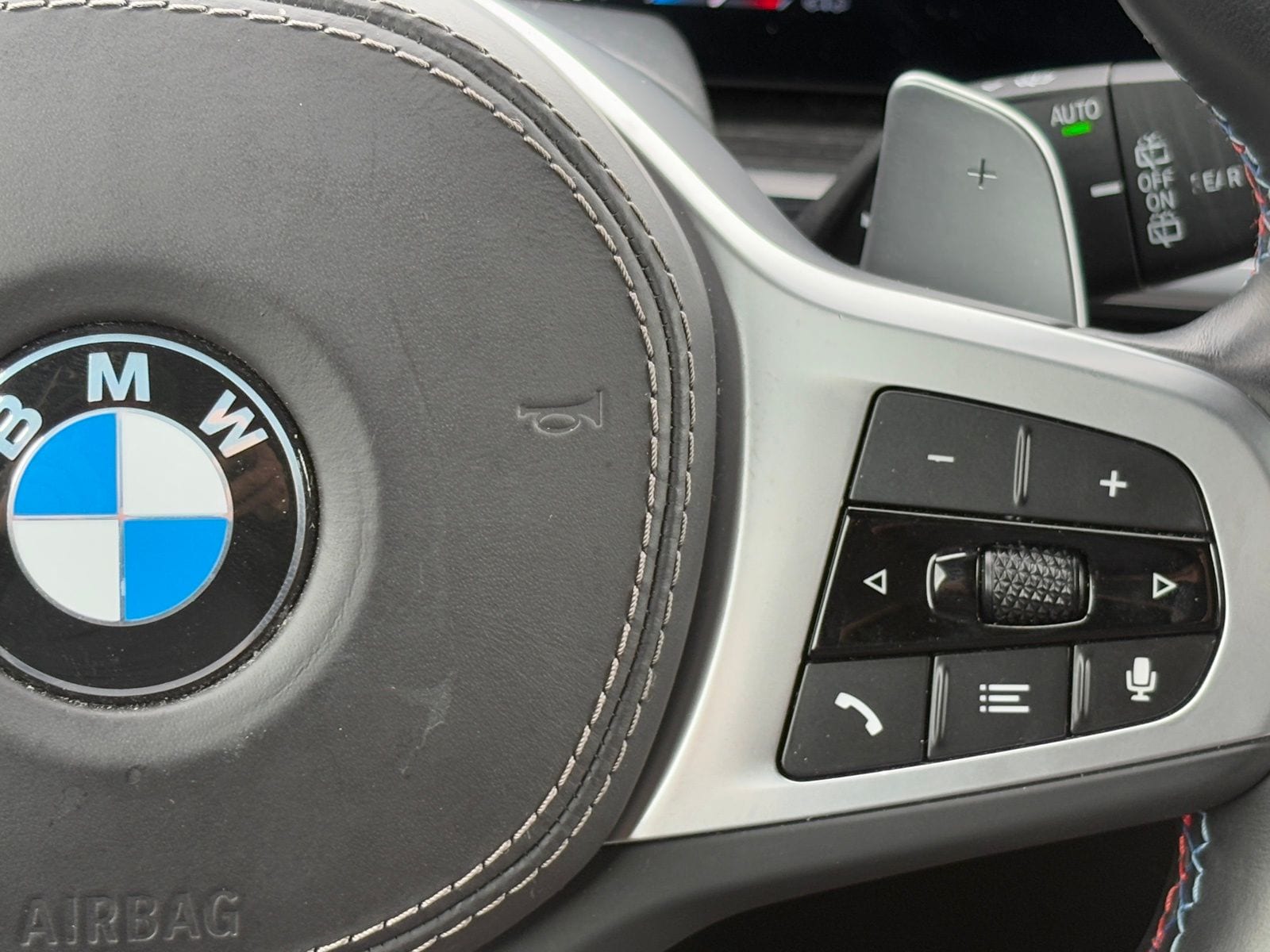 2023 BMW X7 thumbnail 24