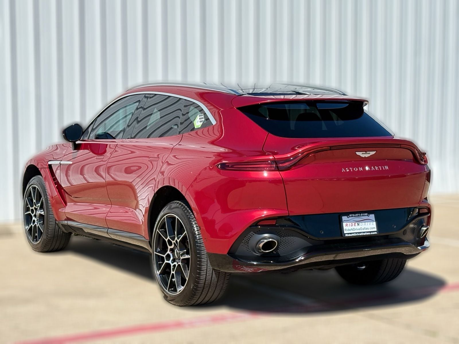 2021 Aston Martin DBX thumbnail 7
