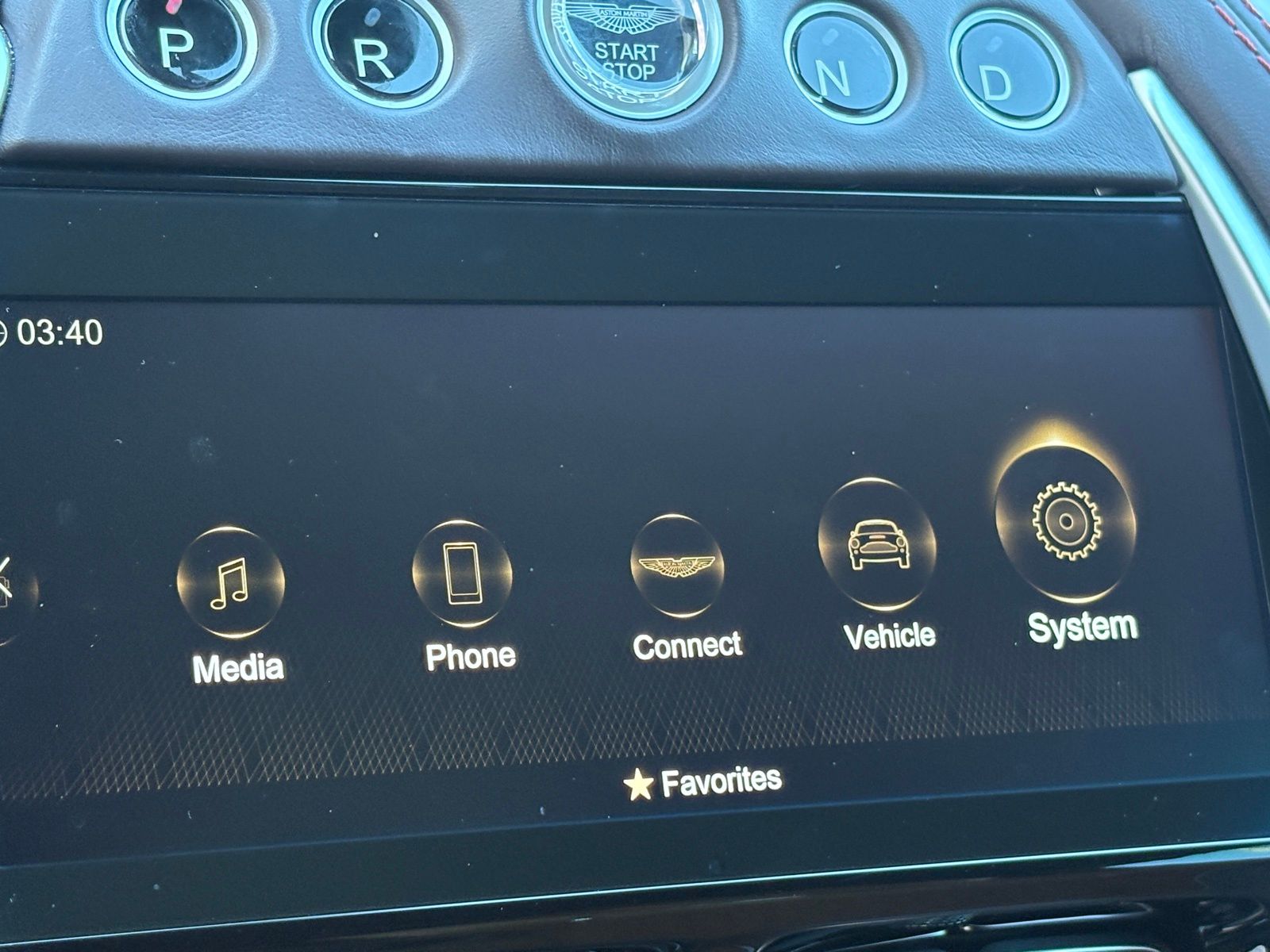 2021 Aston Martin DBX thumbnail 34