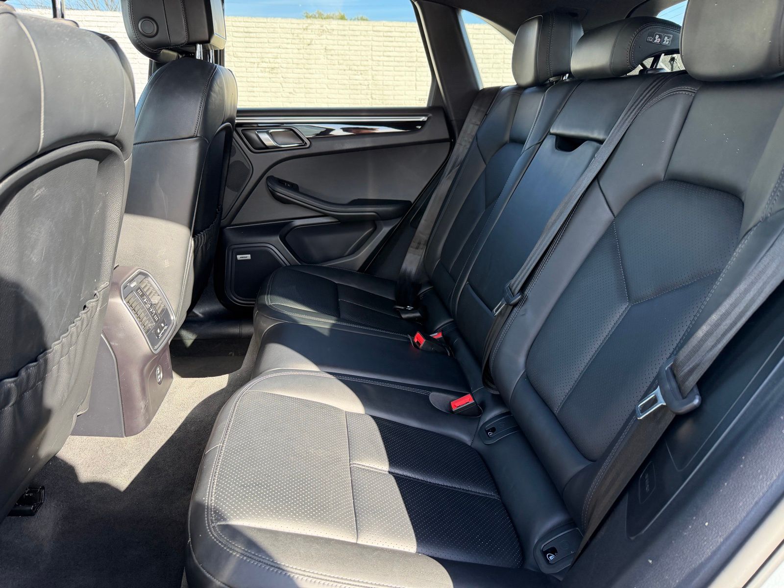 2020 Porsche Macan thumbnail 23