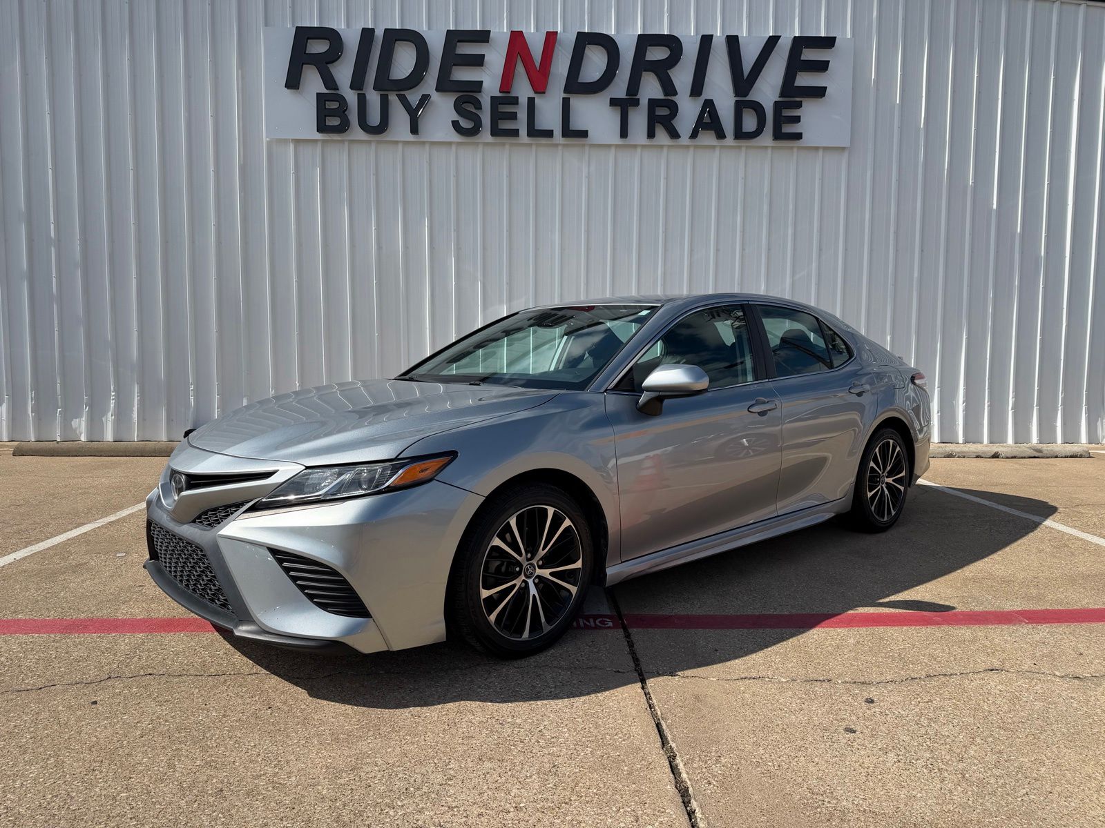 2020 Toyota Camry 2.5 Auto SE's photo