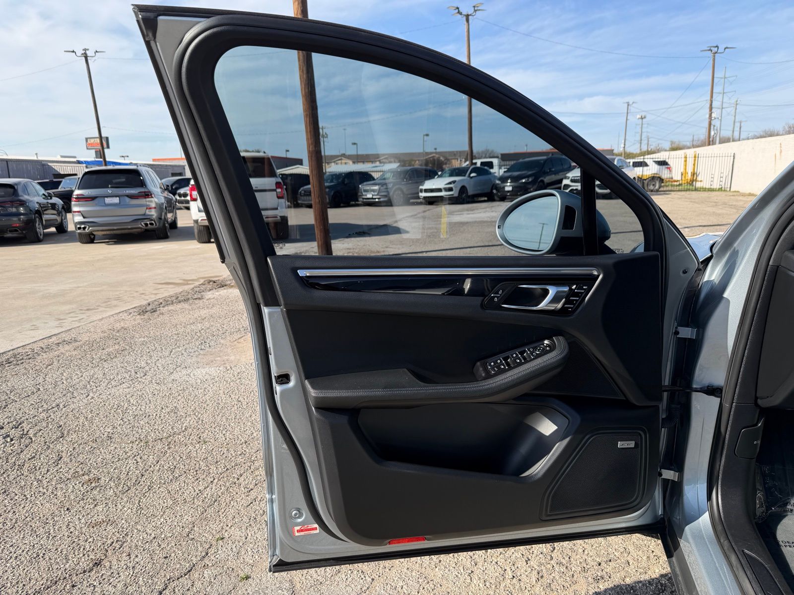 2020 Porsche Macan thumbnail 20