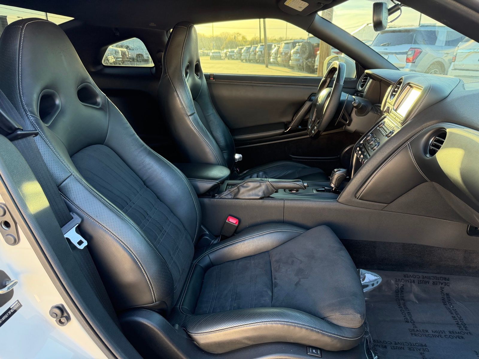 2015 Nissan GT-R thumbnail 25