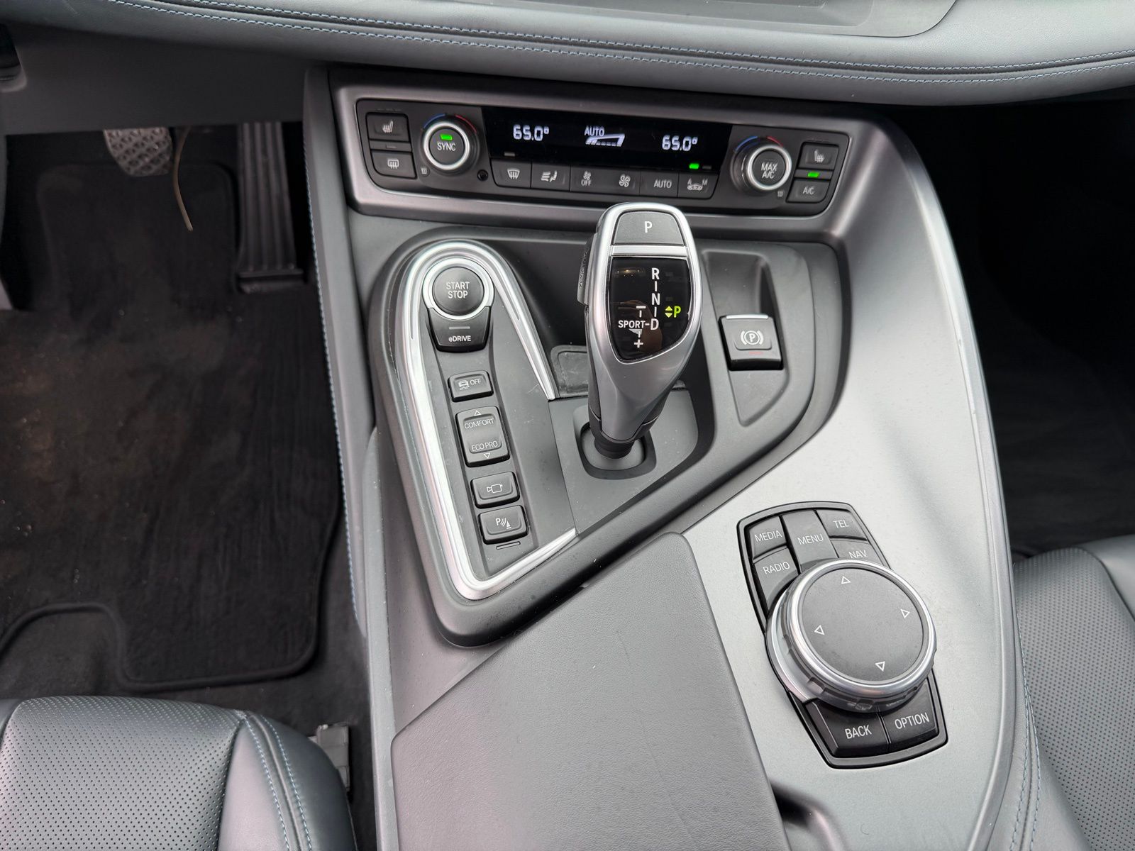 2016 BMW i8 thumbnail 17