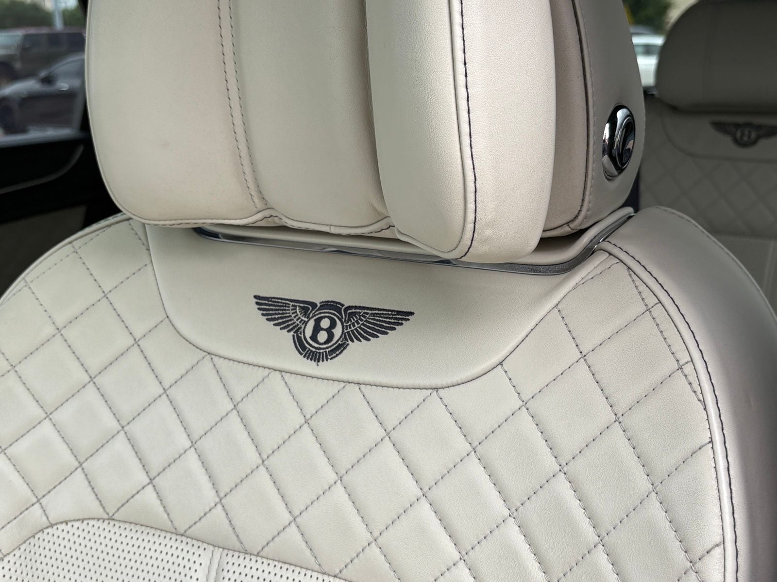 2019 Bentley Bentayga thumbnail 38
