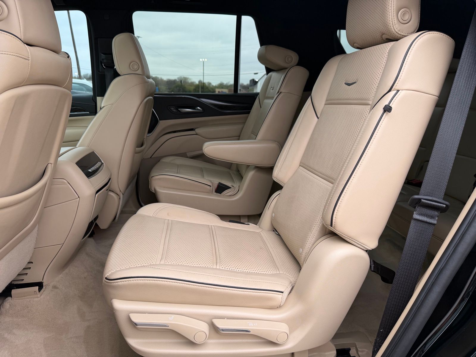 2022 CADILLAC Escalade thumbnail 22