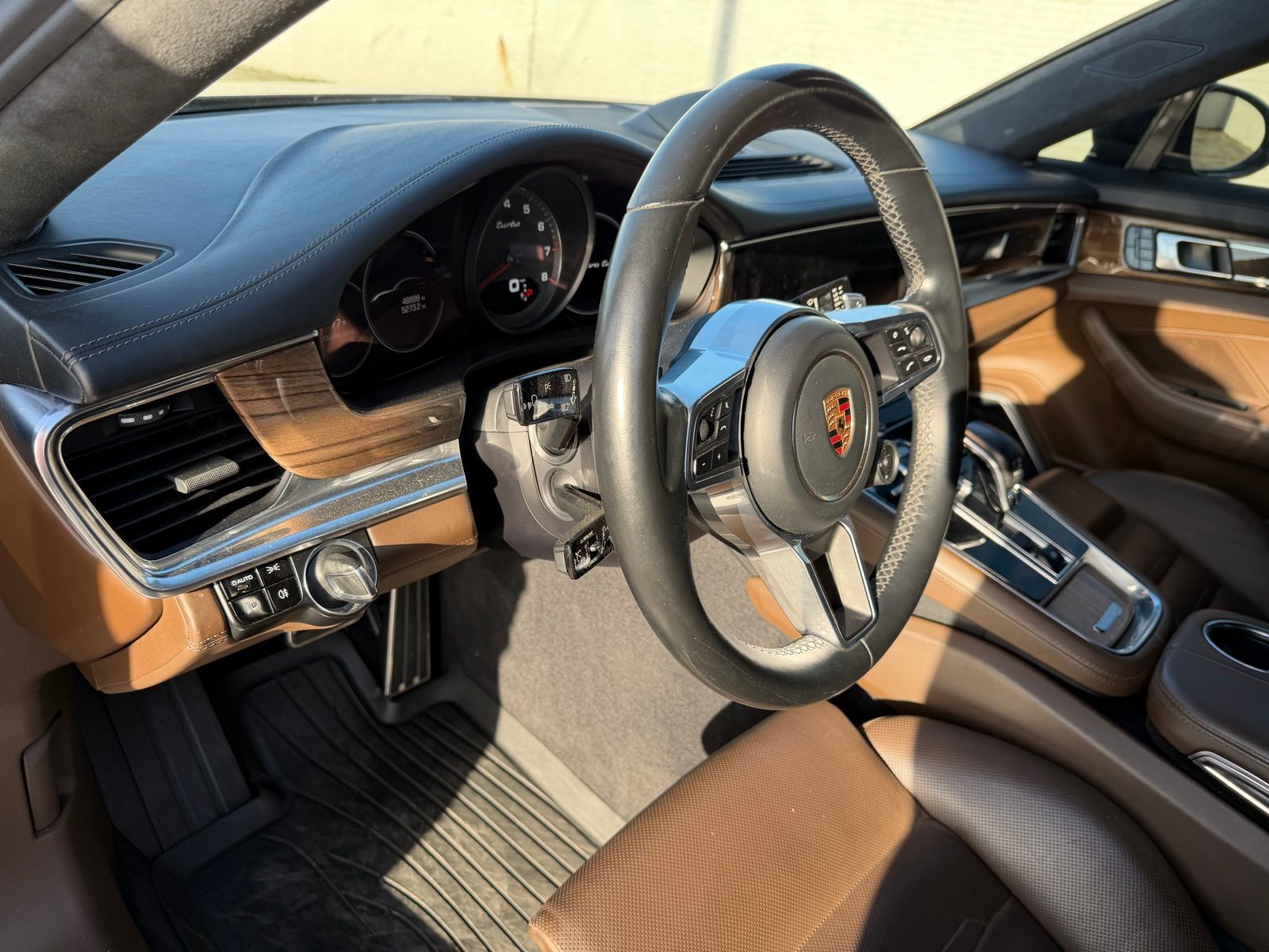 2017 Porsche Panamera thumbnail 17