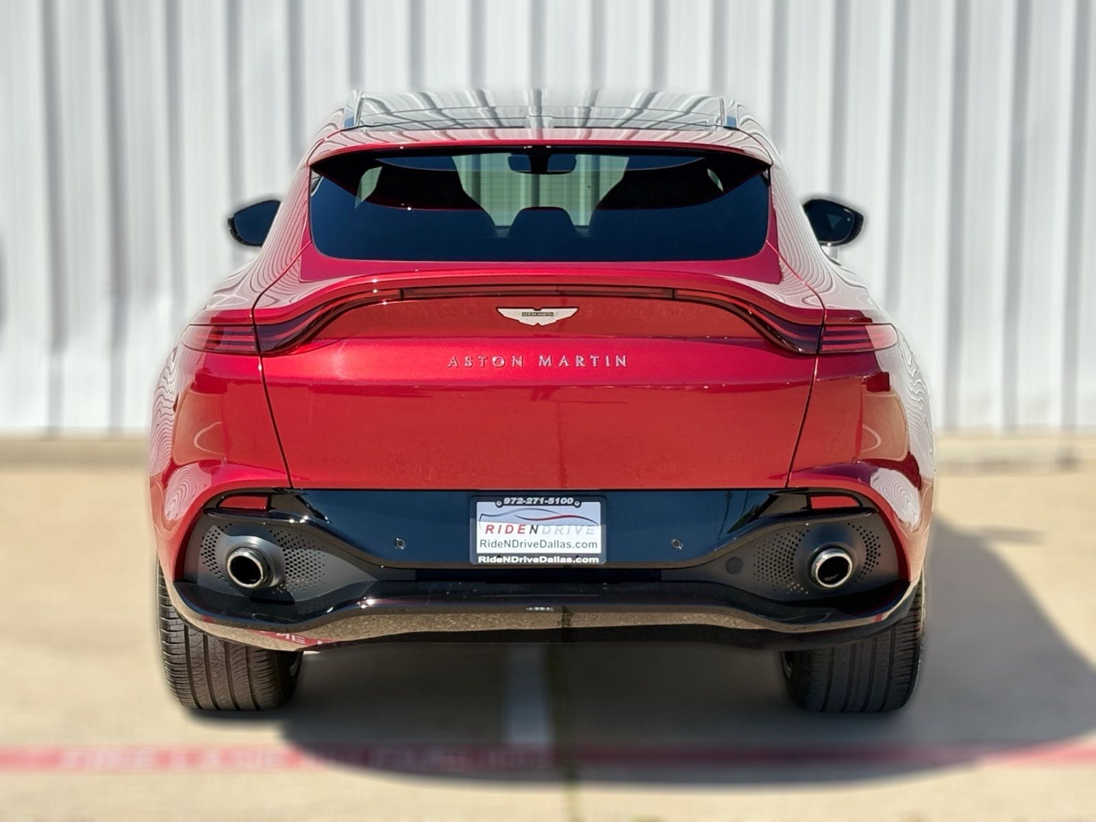 2021 Aston Martin DBX thumbnail 8