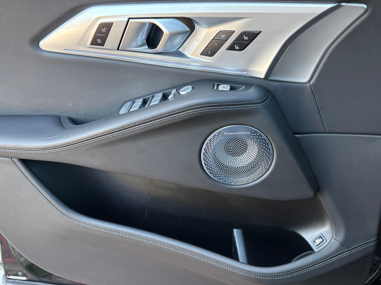 2024 BMW XM thumbnail 31