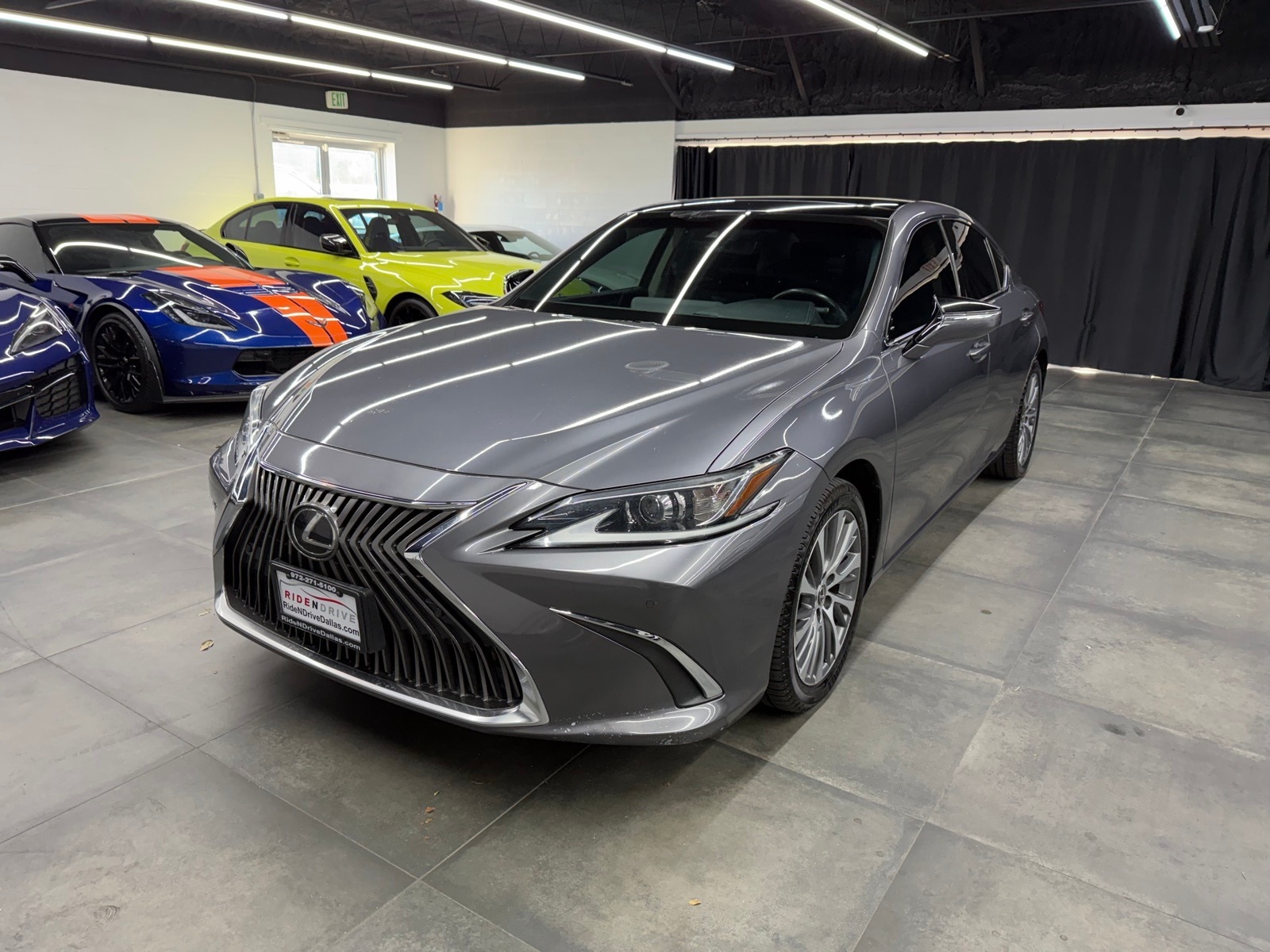2021 Lexus ES 350's photo