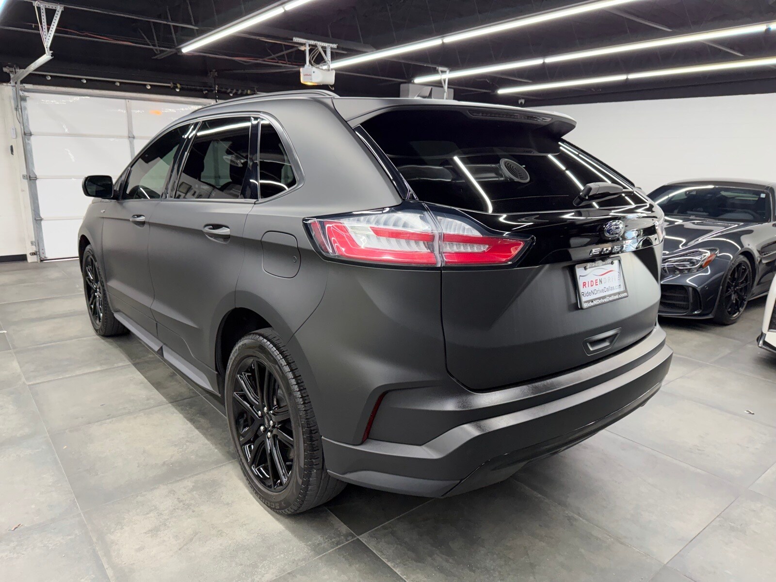 2022 Ford Edge SEL photo 4