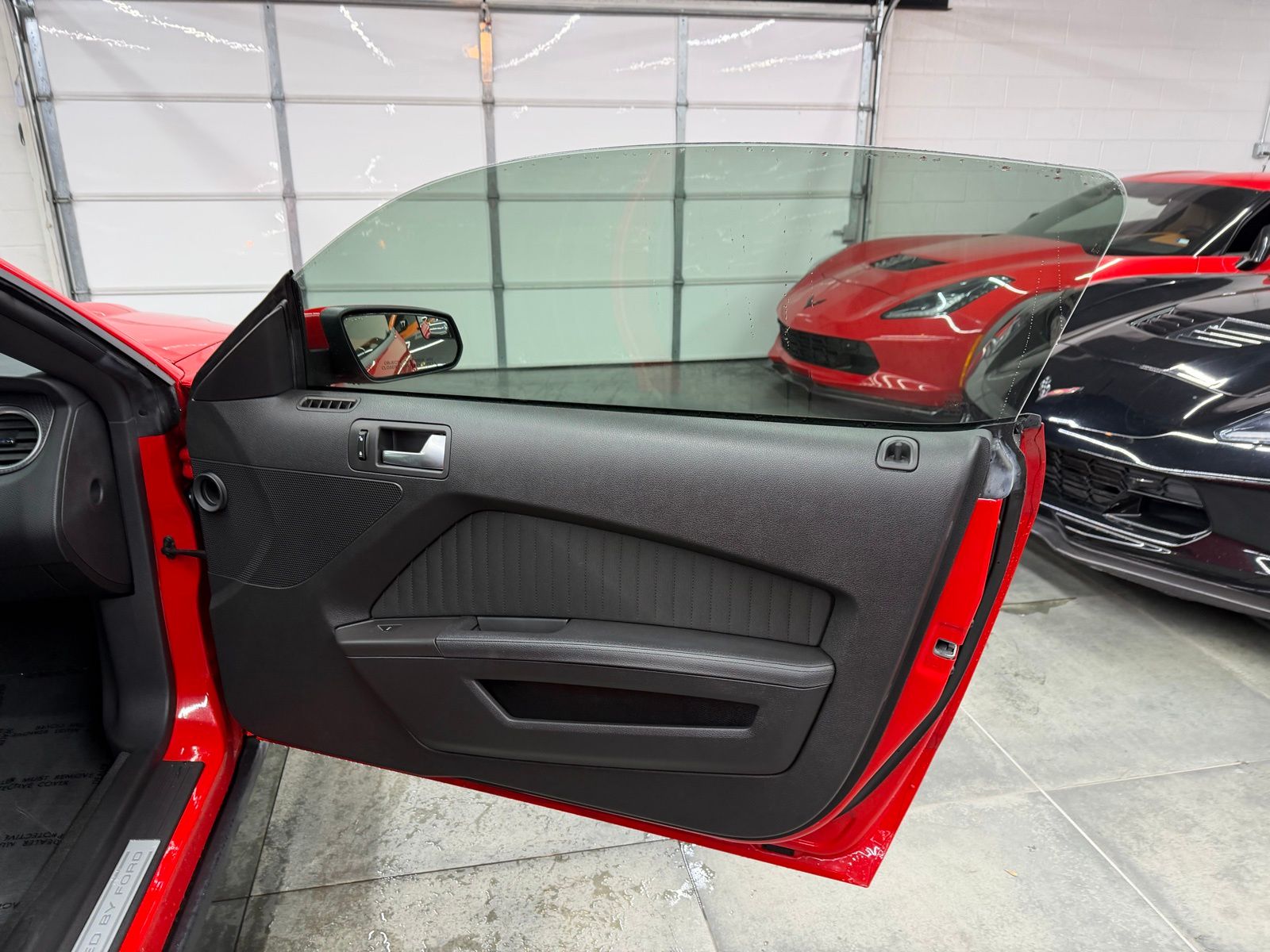 2012 Ford Mustang thumbnail 25