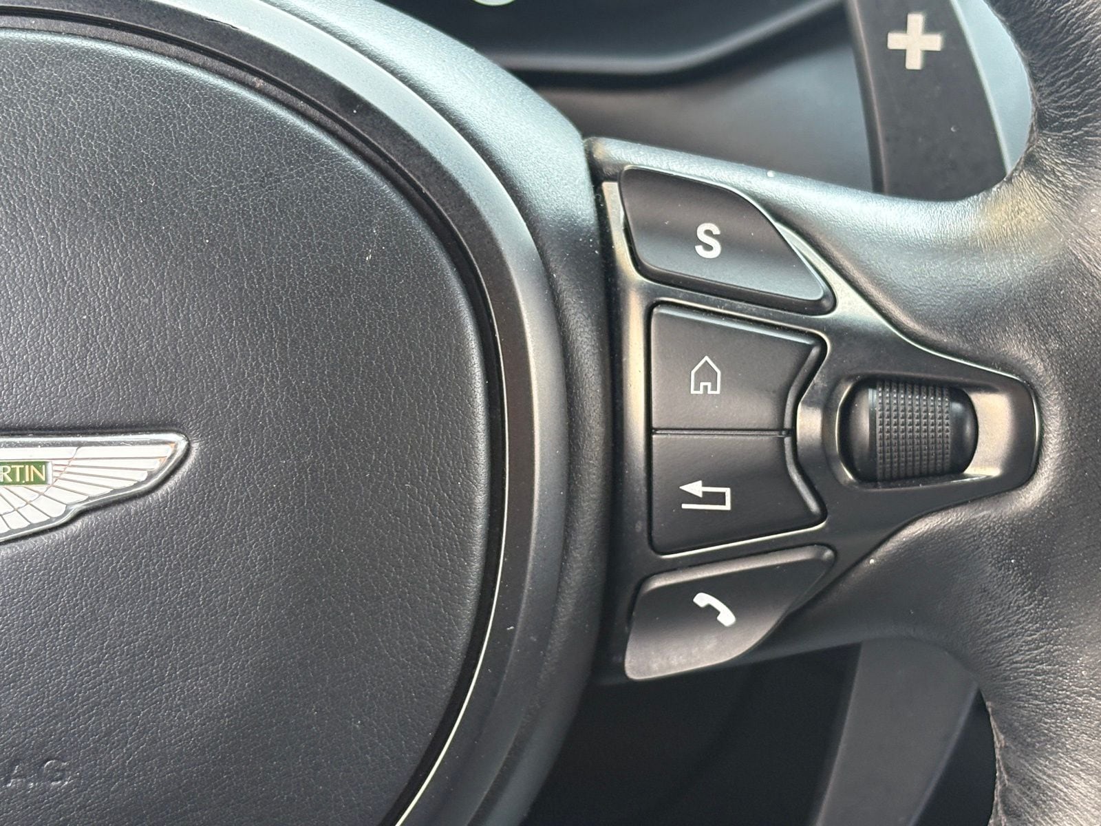 2019 Aston Martin Vantage thumbnail 18