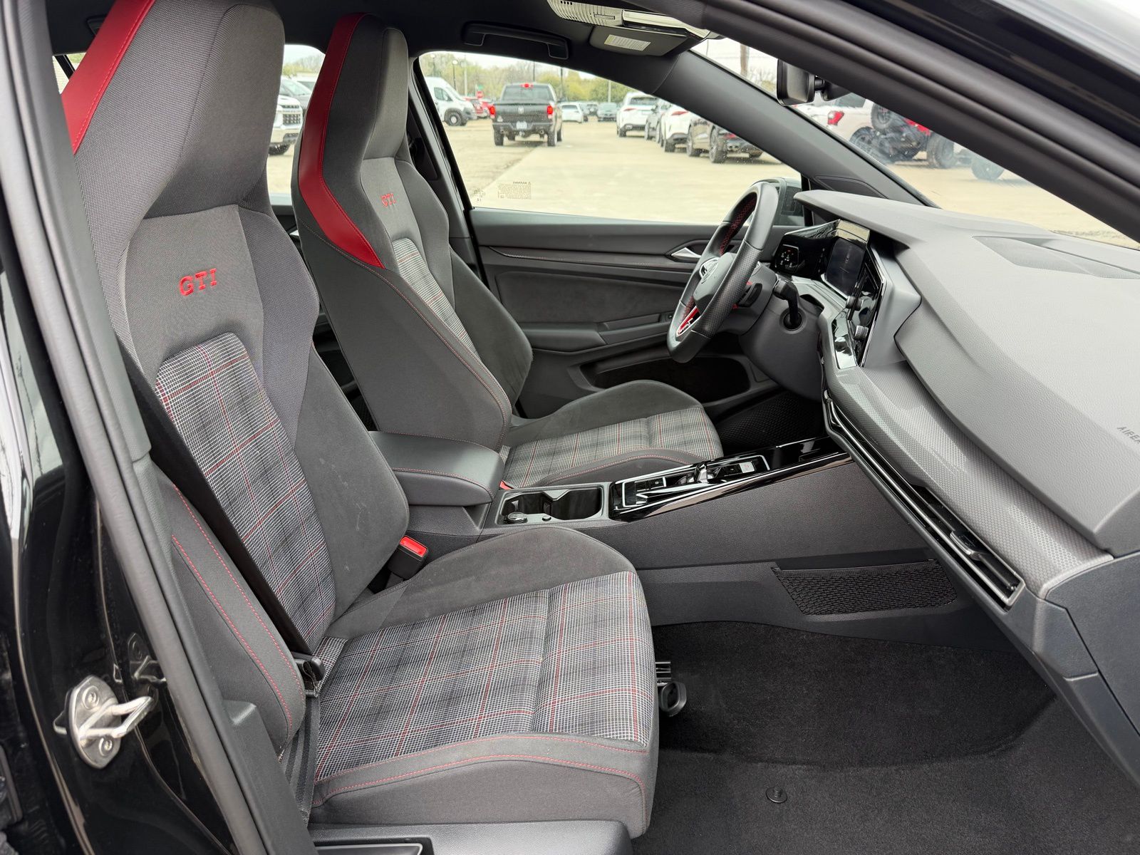 2024 Volkswagen Golf GTI thumbnail 25