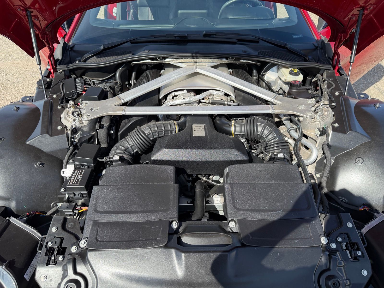 2019 Aston Martin Vantage thumbnail 25