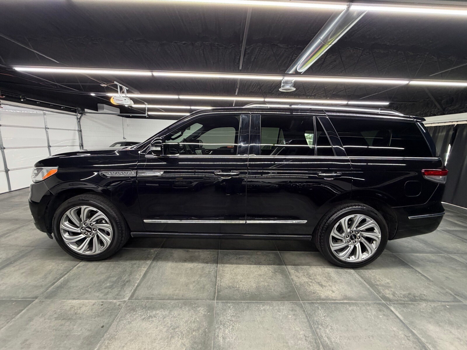 2023 Lincoln Navigator Reserve photo 2