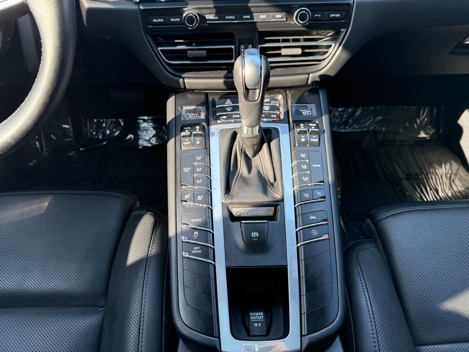 2020 Porsche Macan thumbnail 16