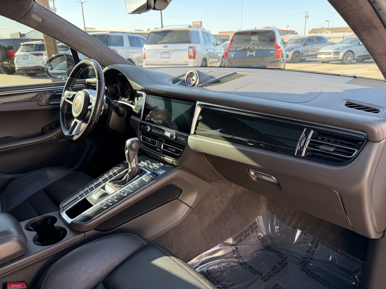 2021 Porsche Macan thumbnail 19