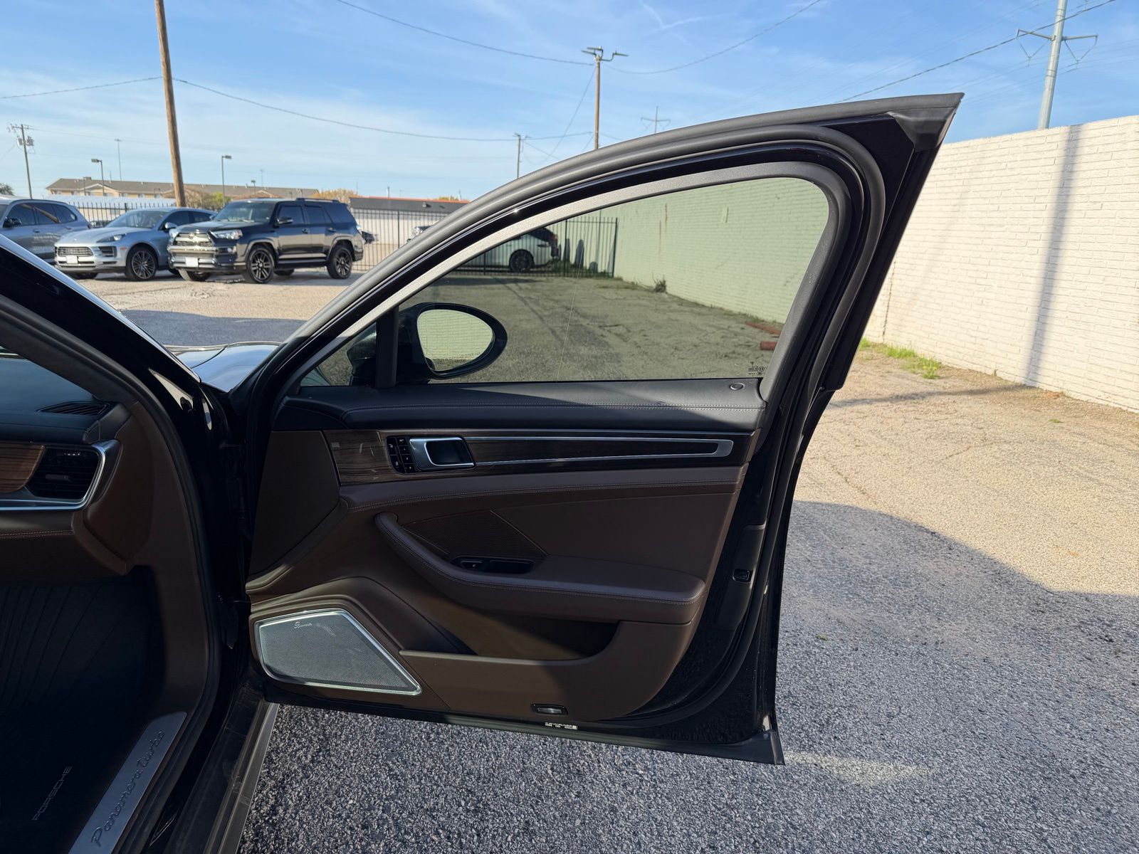 2017 Porsche Panamera thumbnail 24