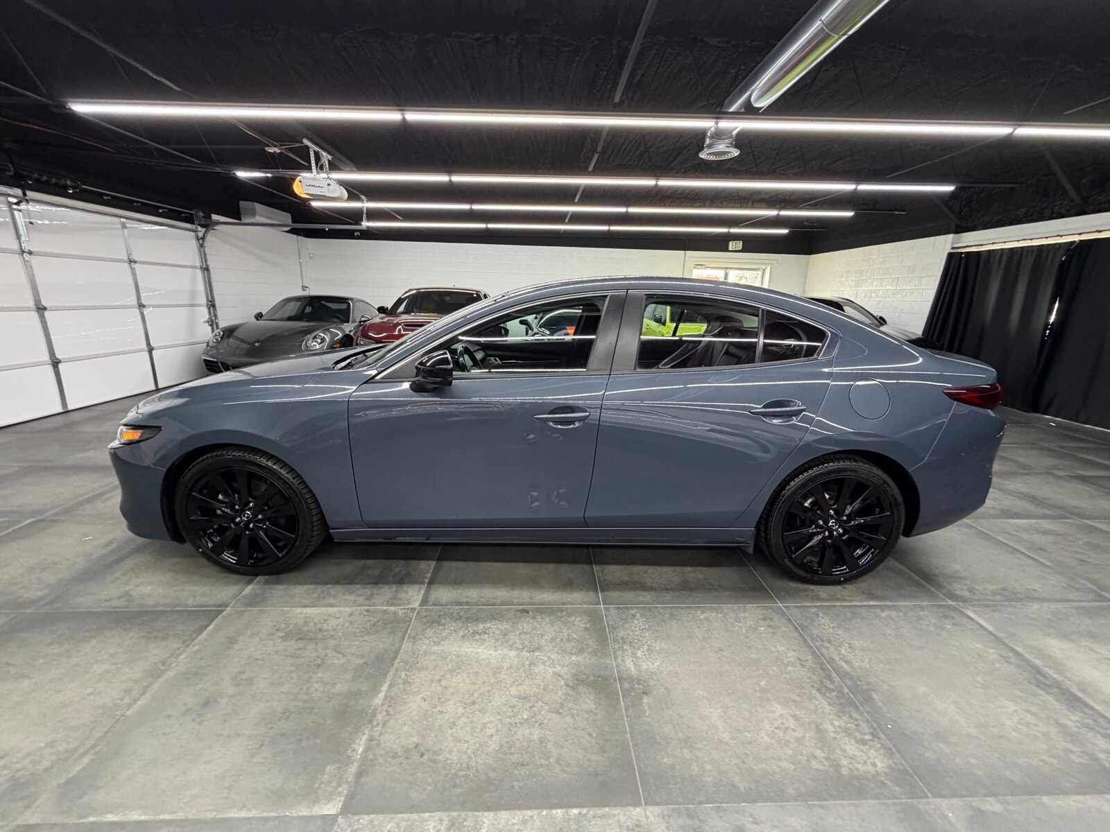 2023 Mazda Mazda3 2.5 s Carbon photo 3