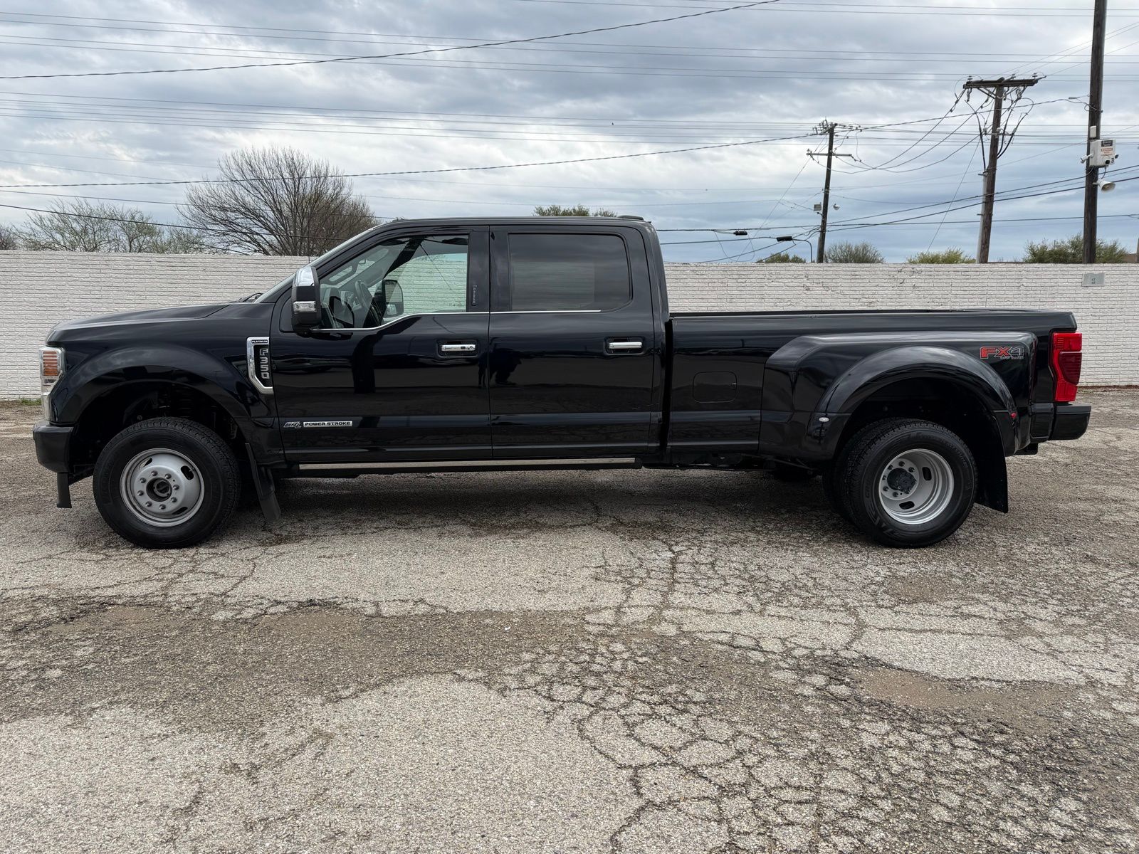 2022 Ford F-350 - Image 3