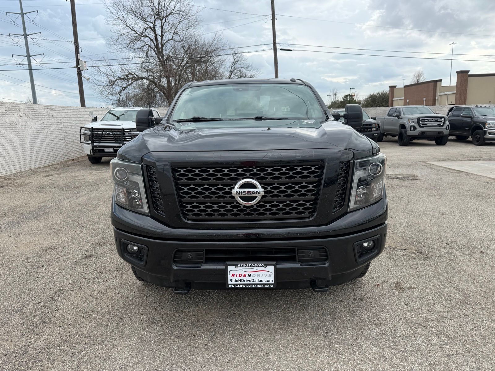 2018 Nissan Titan XD thumbnail 11