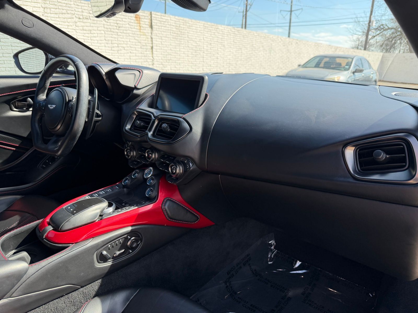 2019 Aston Martin Vantage thumbnail 19