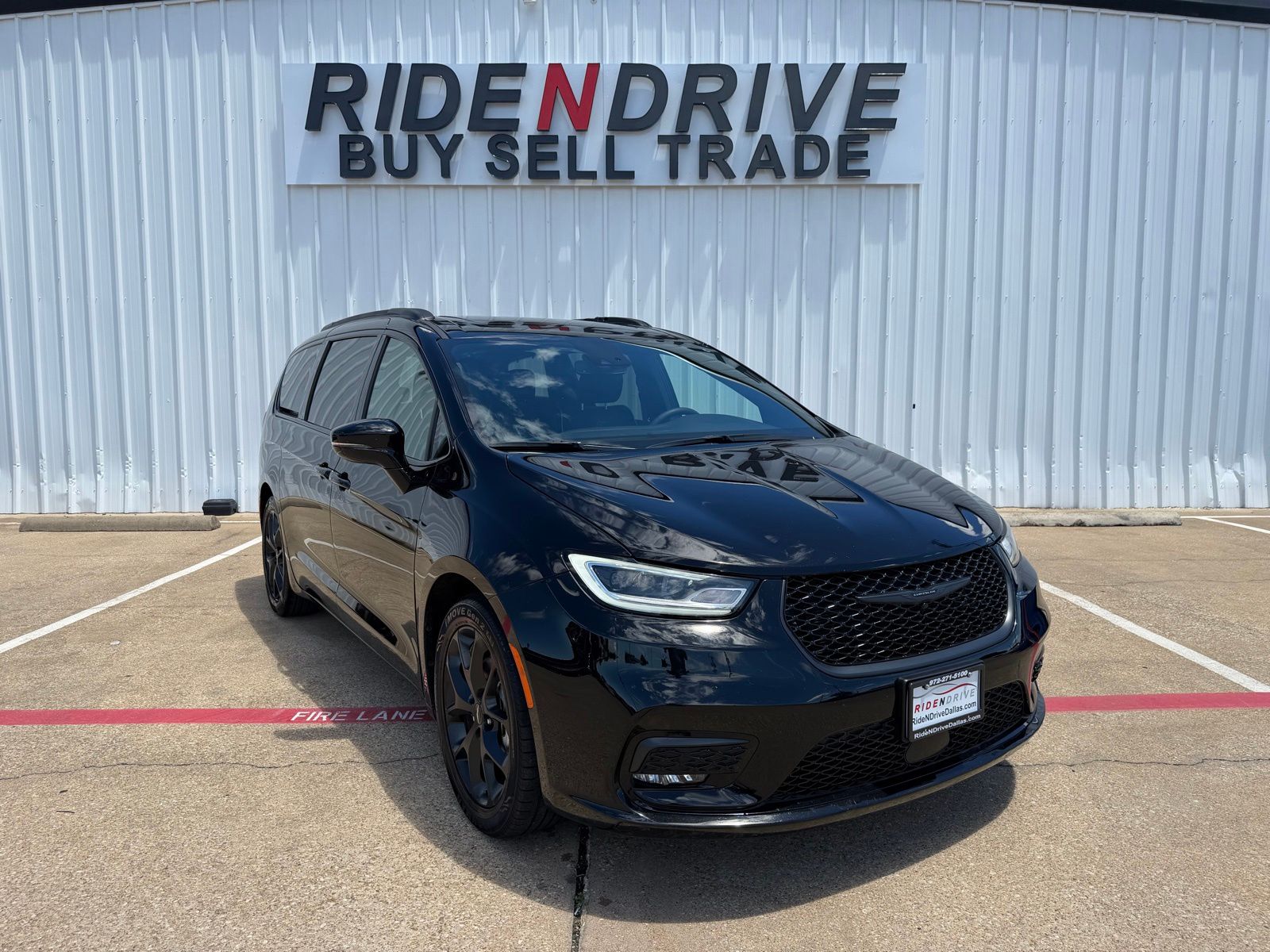 2025 Chrysler Pacifica Limited - Photo 9