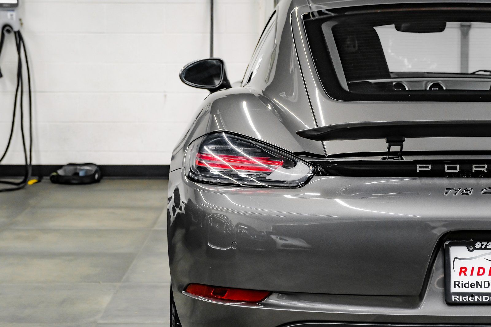 2022 Porsche 718 Cayman thumbnail 47