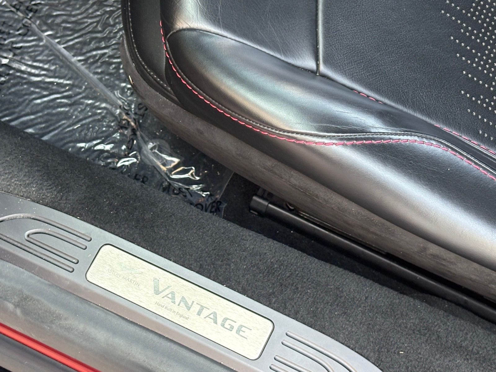 2019 Aston Martin Vantage thumbnail 35