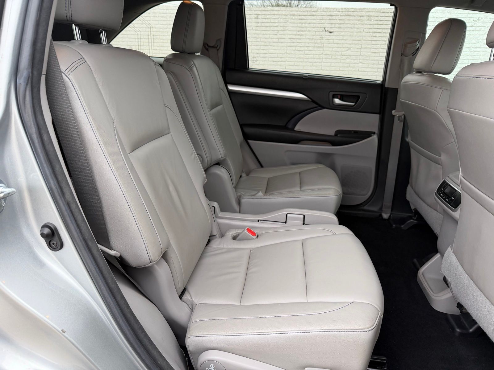 2017 Toyota Highlander thumbnail 24