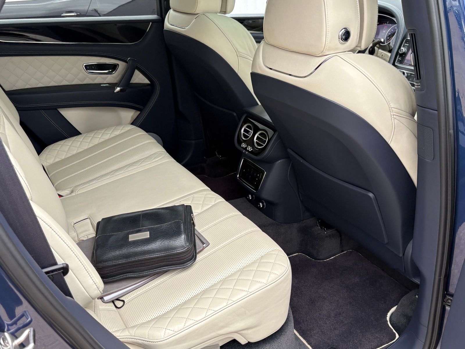 2019 Bentley Bentayga thumbnail 43