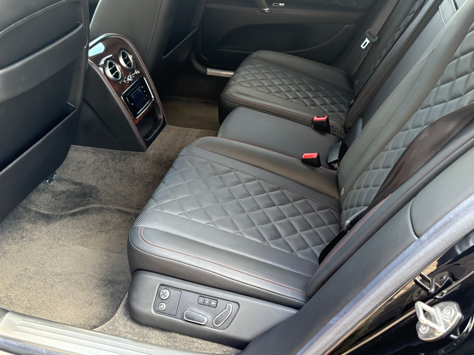2018 Bentley Flying Spur thumbnail 38