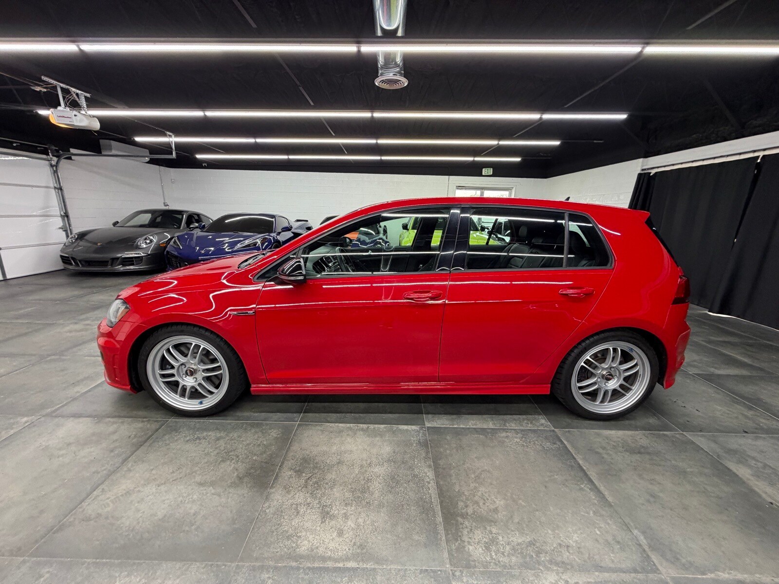 2017 Volkswagen Golf R Base photo 3