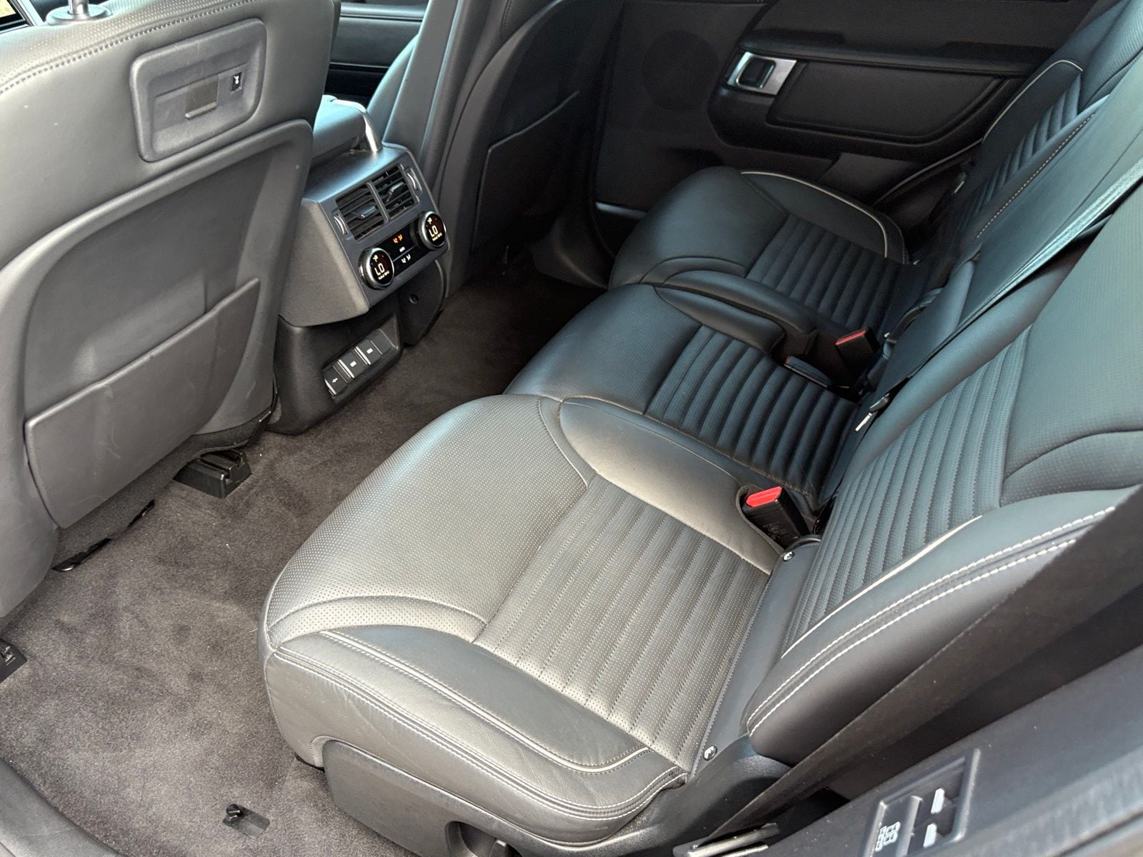 2024 Land Rover Discovery Metropolitan Edition - Photo 39