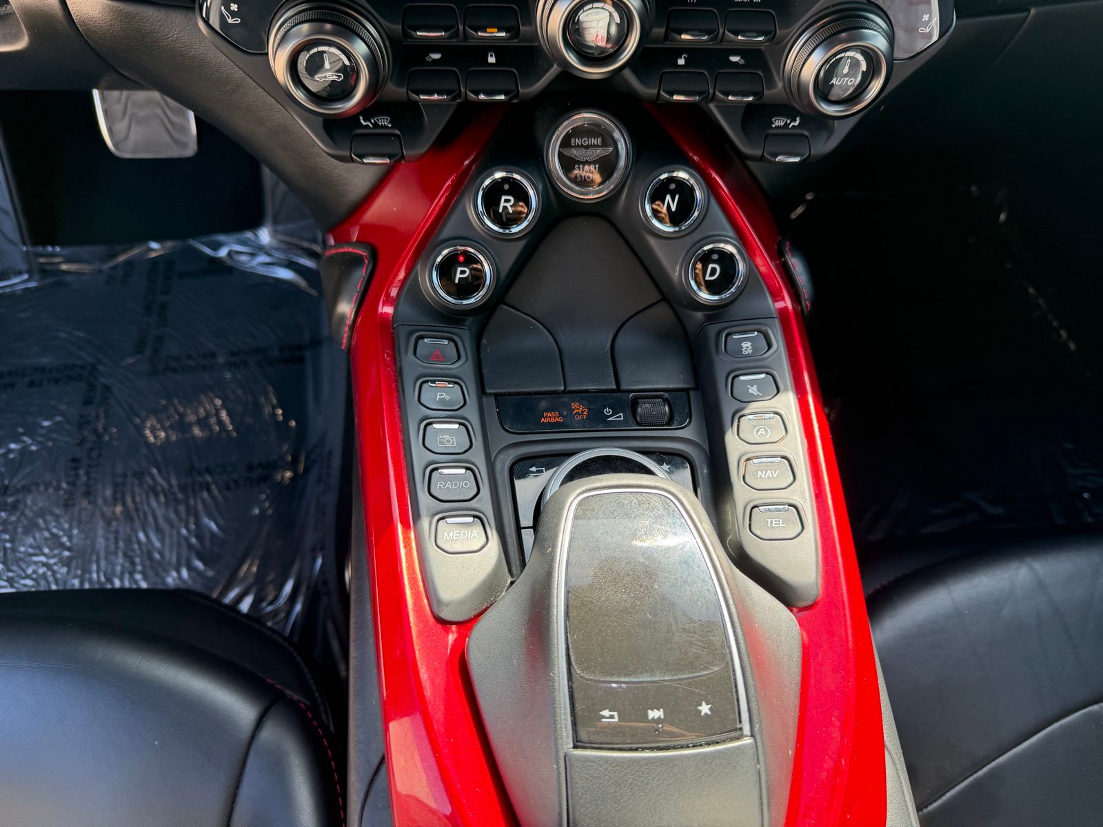 2019 Aston Martin Vantage thumbnail 17