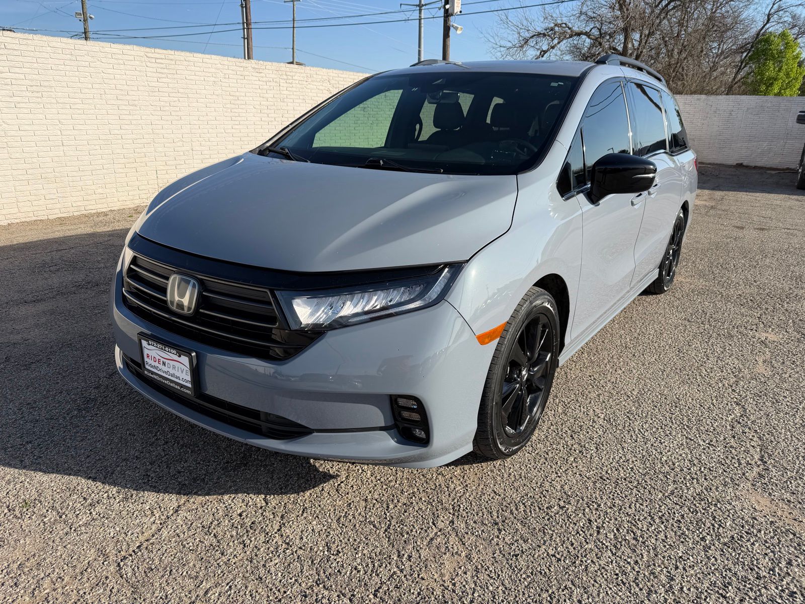 2023 Honda Odyssey - Image 1