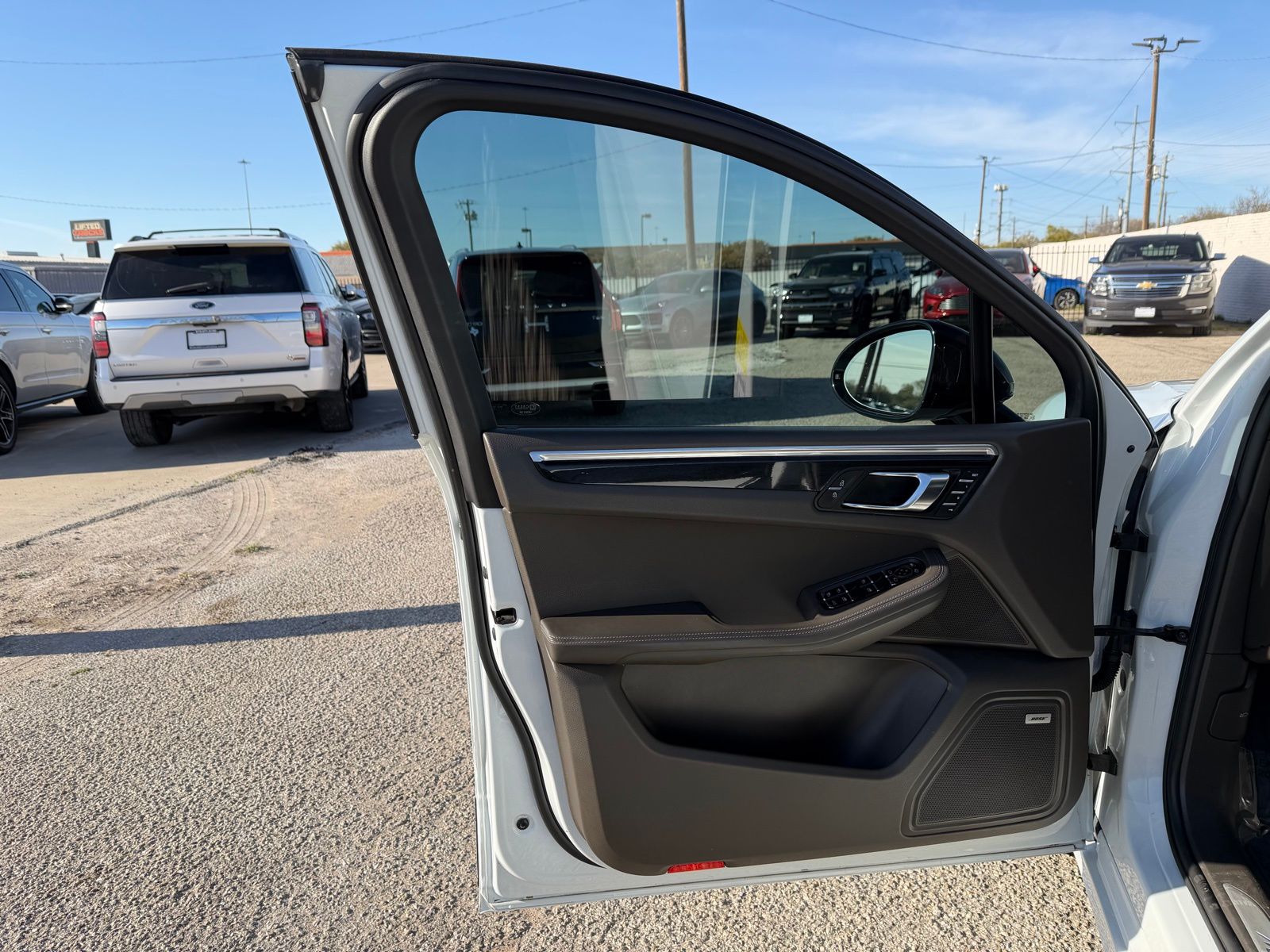 2021 Porsche Macan thumbnail 22