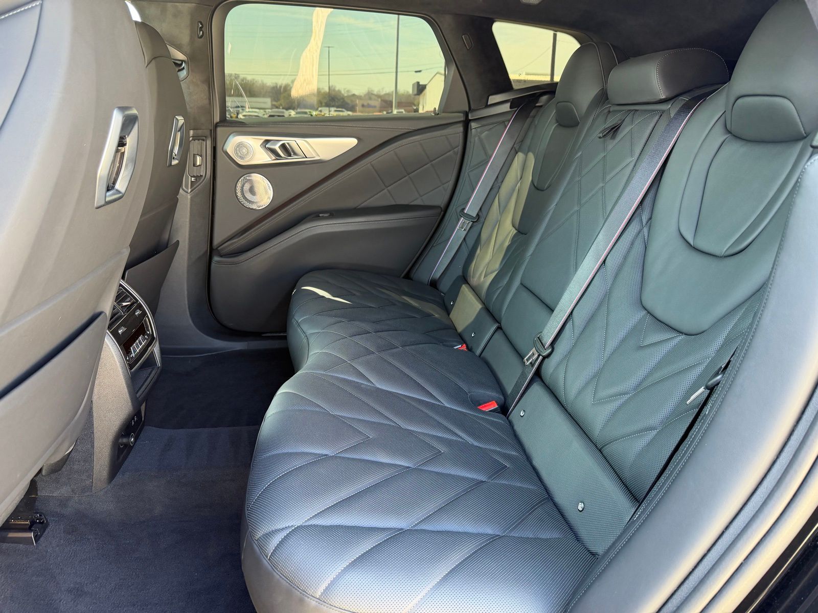 2024 BMW XM thumbnail 23