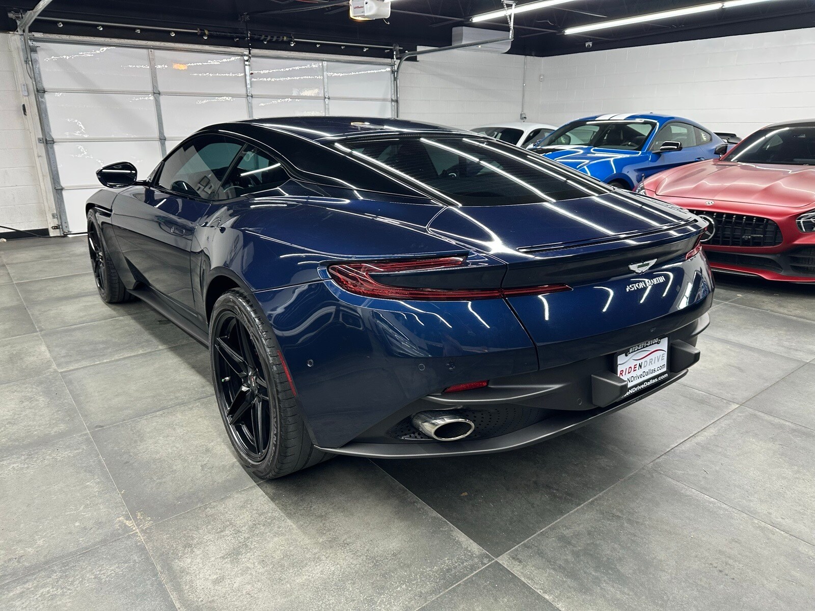 2018 Aston Martin DB11 photo 4