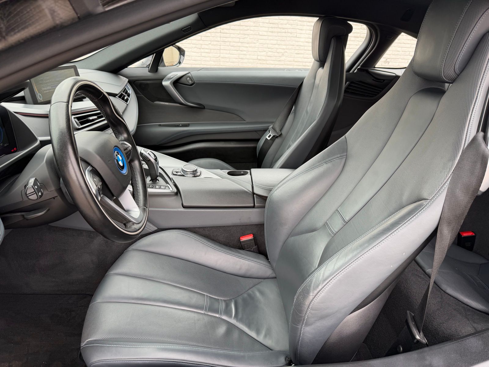 2016 BMW i8 thumbnail 21