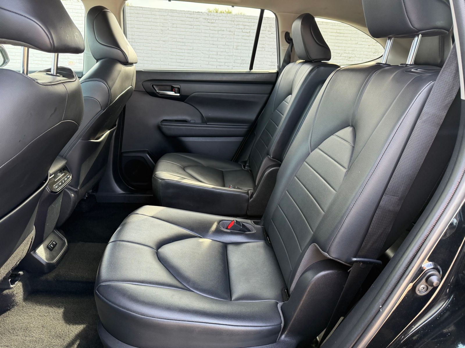 2020 Toyota Highlander thumbnail 23