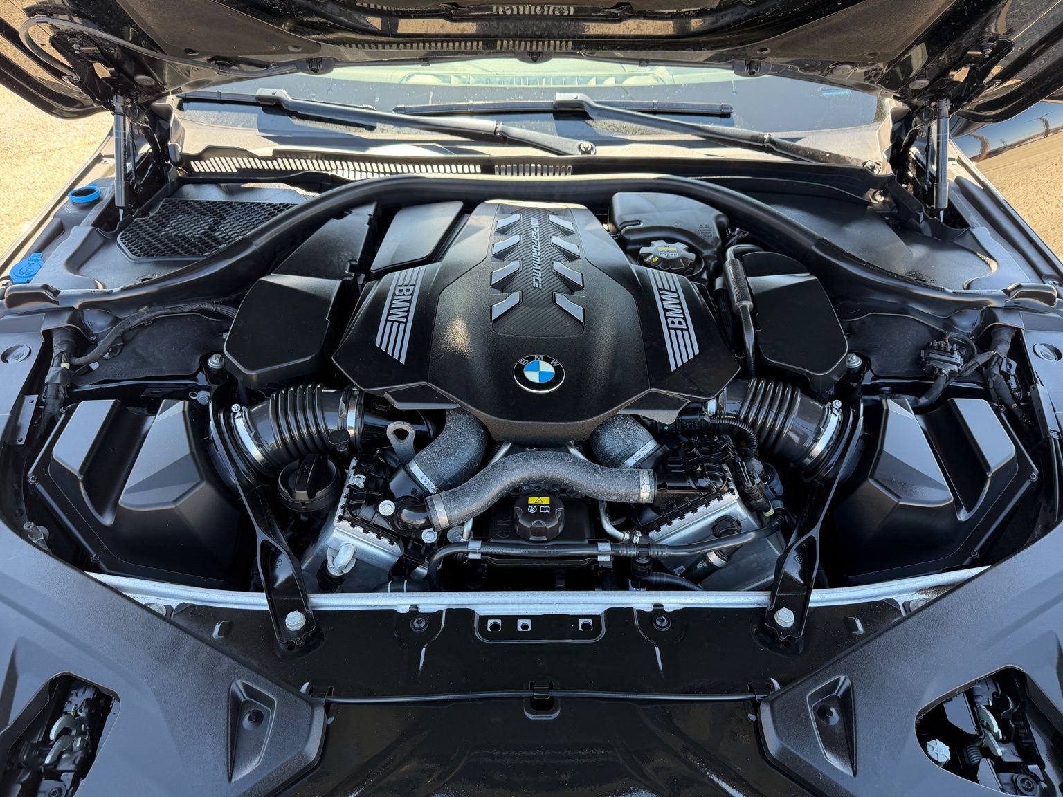 2023 BMW M850i thumbnail 26