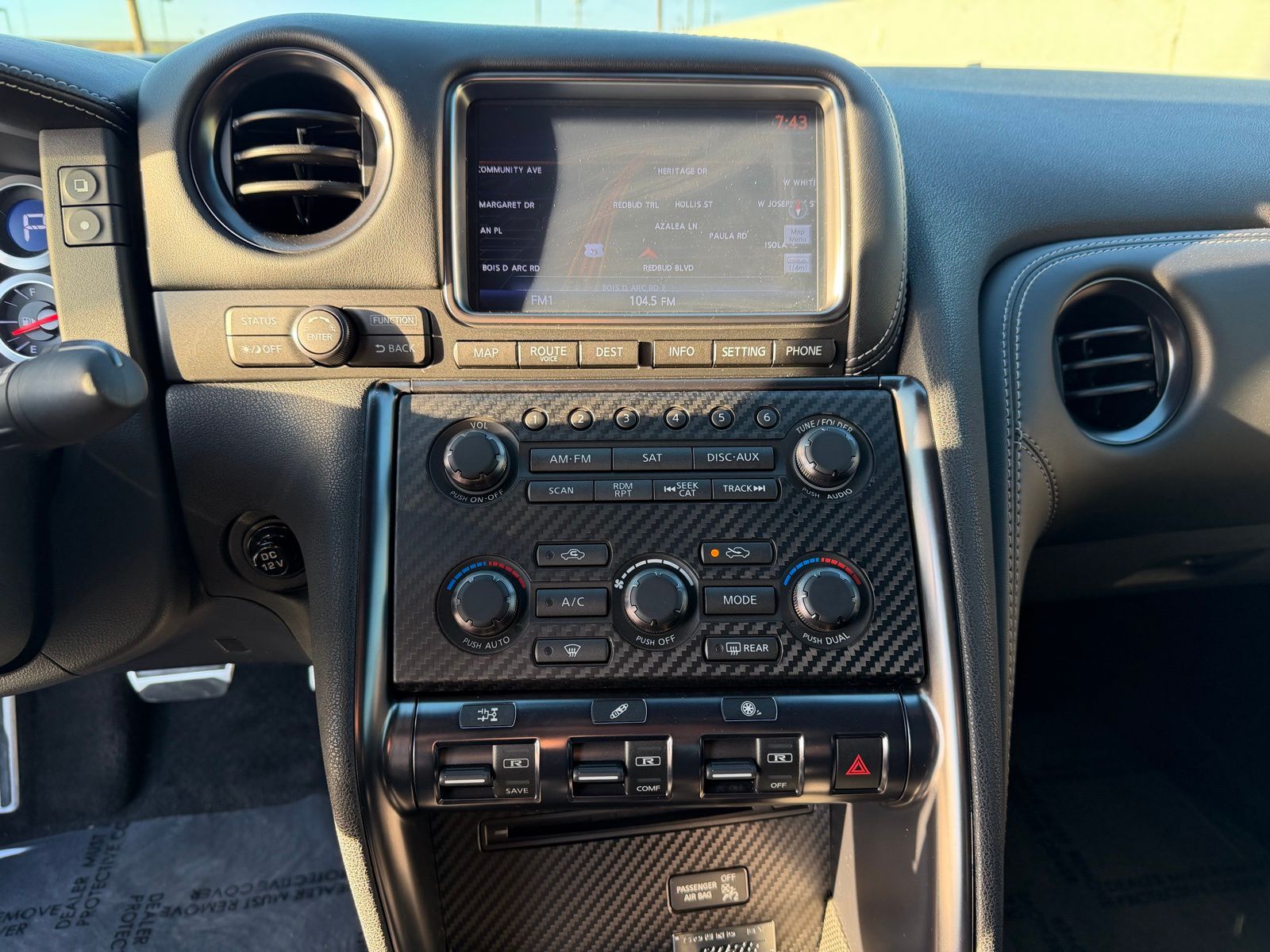 2015 Nissan GT-R thumbnail 16