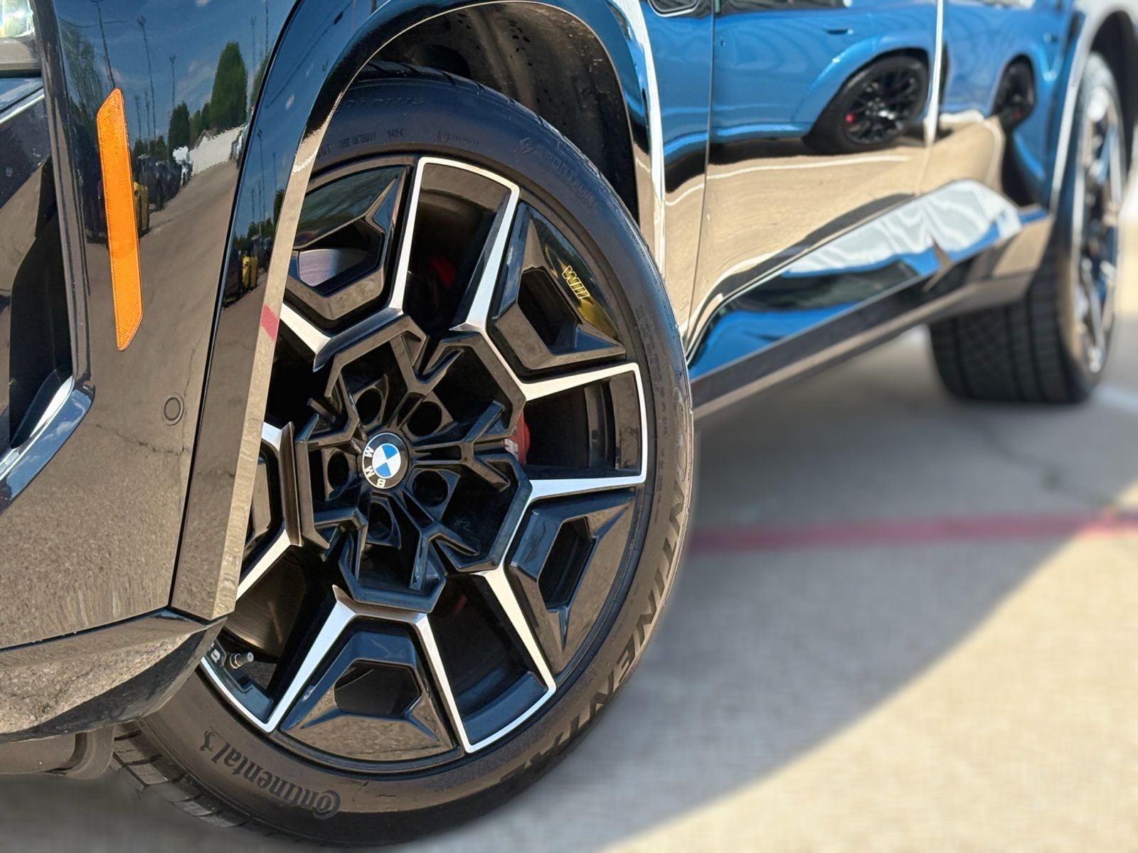 2024 BMW XM thumbnail 11